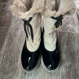 Sorel waterproof Women's Black and Cream Winter Boots